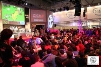 fani przed telebimem